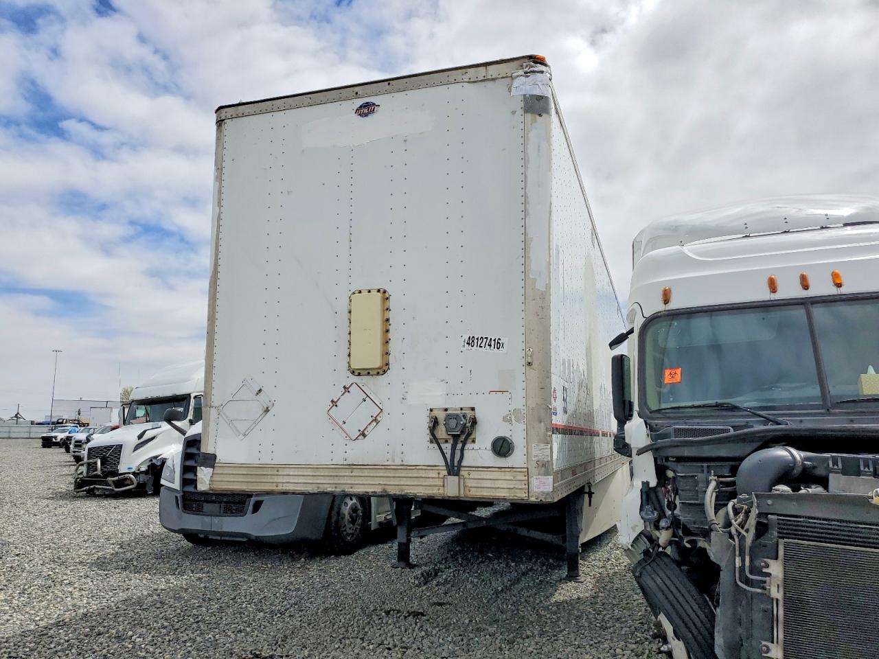 2015 UTILITY All models VIN 1UYVS2533FG088087 photo 2