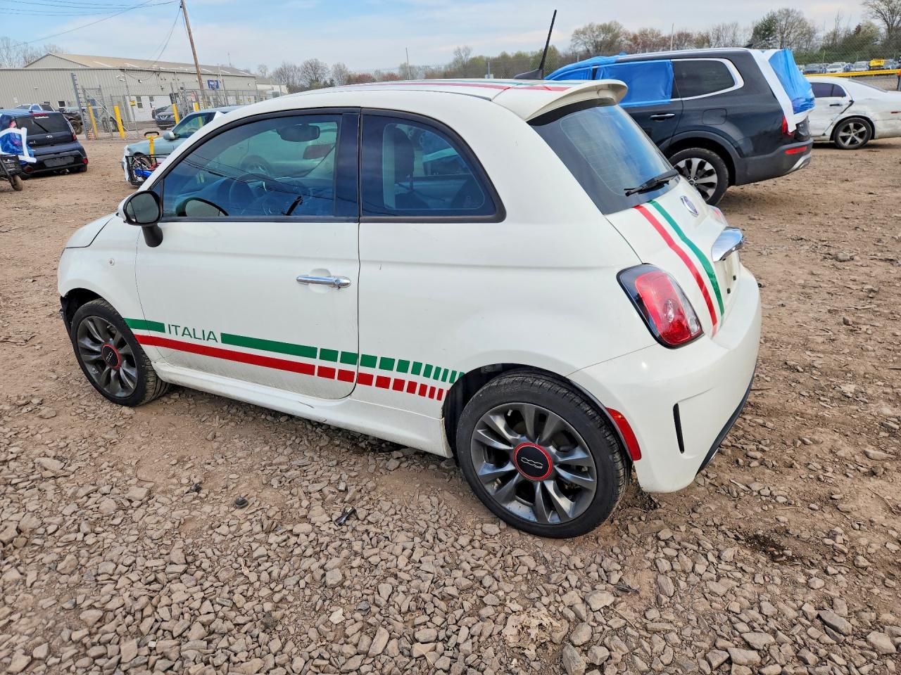 2018 Fiat 500 VIN 3C3CFFKH8JT425654 photo 2