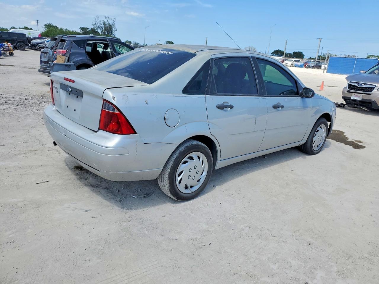 2007 Ford Focus VIN 1FAHP34N57W341817 photo 3