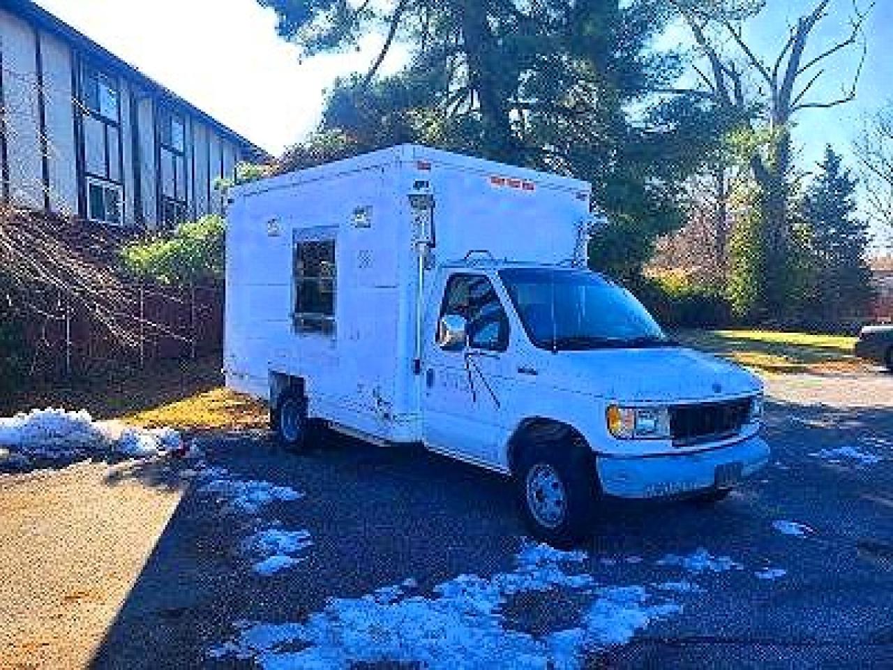 1995 Ford Econoline VIN 1FDKE37H5SHA01586 photo 1