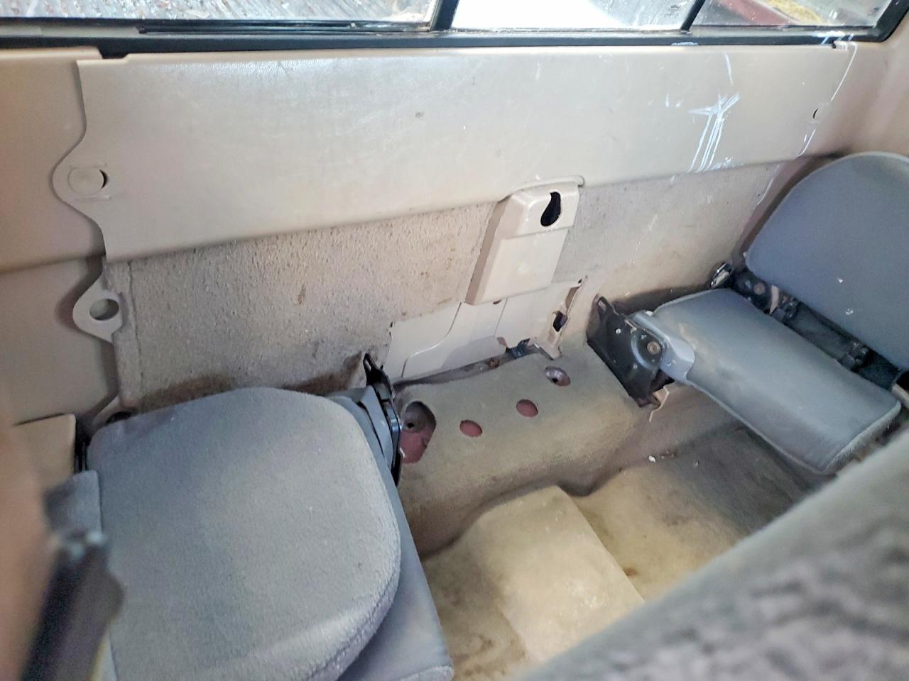 1998 Mazda B2500 VIN 4F4YR16C8WTM46332 photo 10