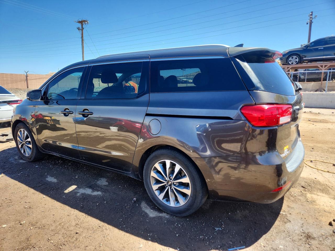2015 Kia SEDONA VIN KNDMC5C1XF6038903 photo 2