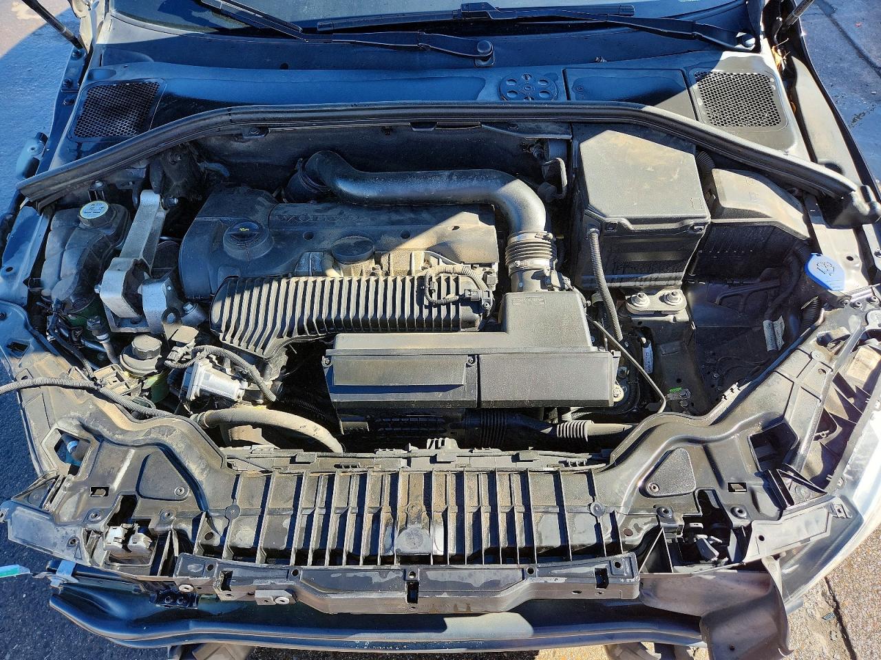 2015 Volvo S60 VIN YV1612TKXF2361680 photo 11