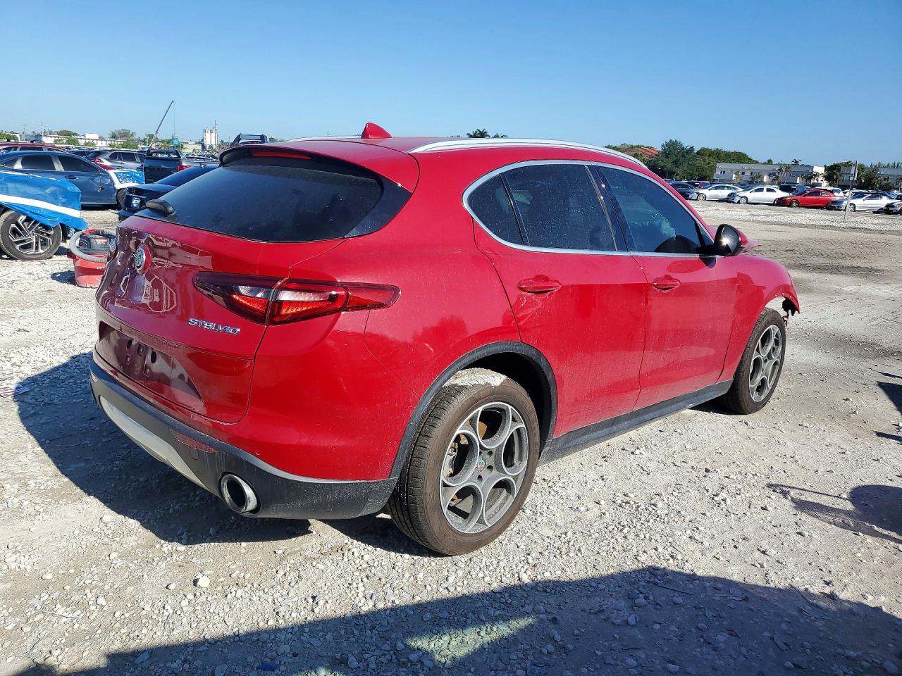 2018 Alfa Stelvio VIN ZASFAKAN7J7B64374 photo 3