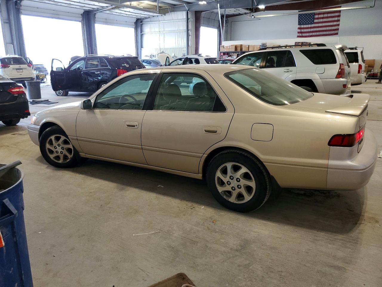 1999 Toyota Camry VIN JT2BF28K7X0176071 photo 2
