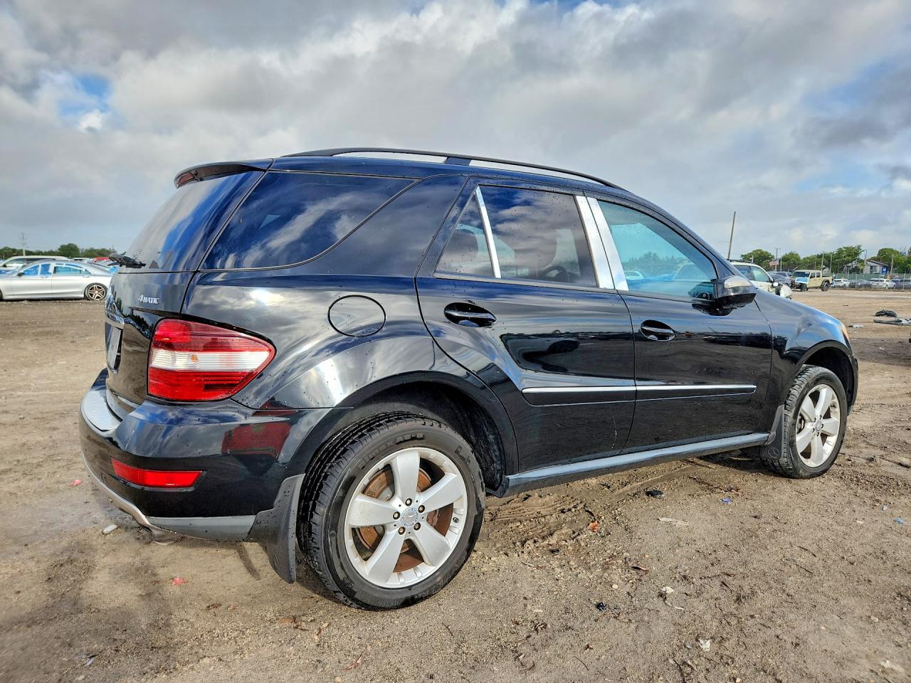 2009 Mercedes-Benz M-class VIN 4JGBB86E89A454035 photo 3