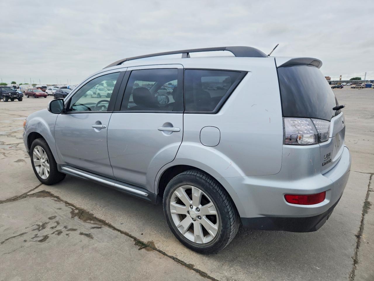 2010 Mitsubishi Outlander VIN JA4AS3AW2AZ009454 photo 2