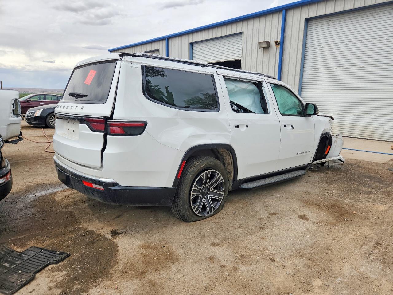 2025 Jeep Wagoneer VIN 1C4SJVBP1SS530224 photo 3