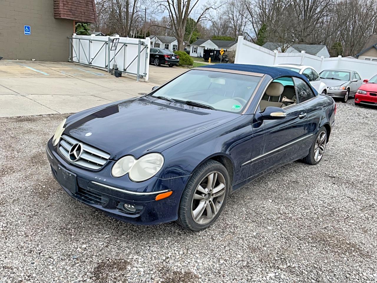 2007 Mercedes-Benz Clk-class VIN WDBTK56F07T081198 photo 2