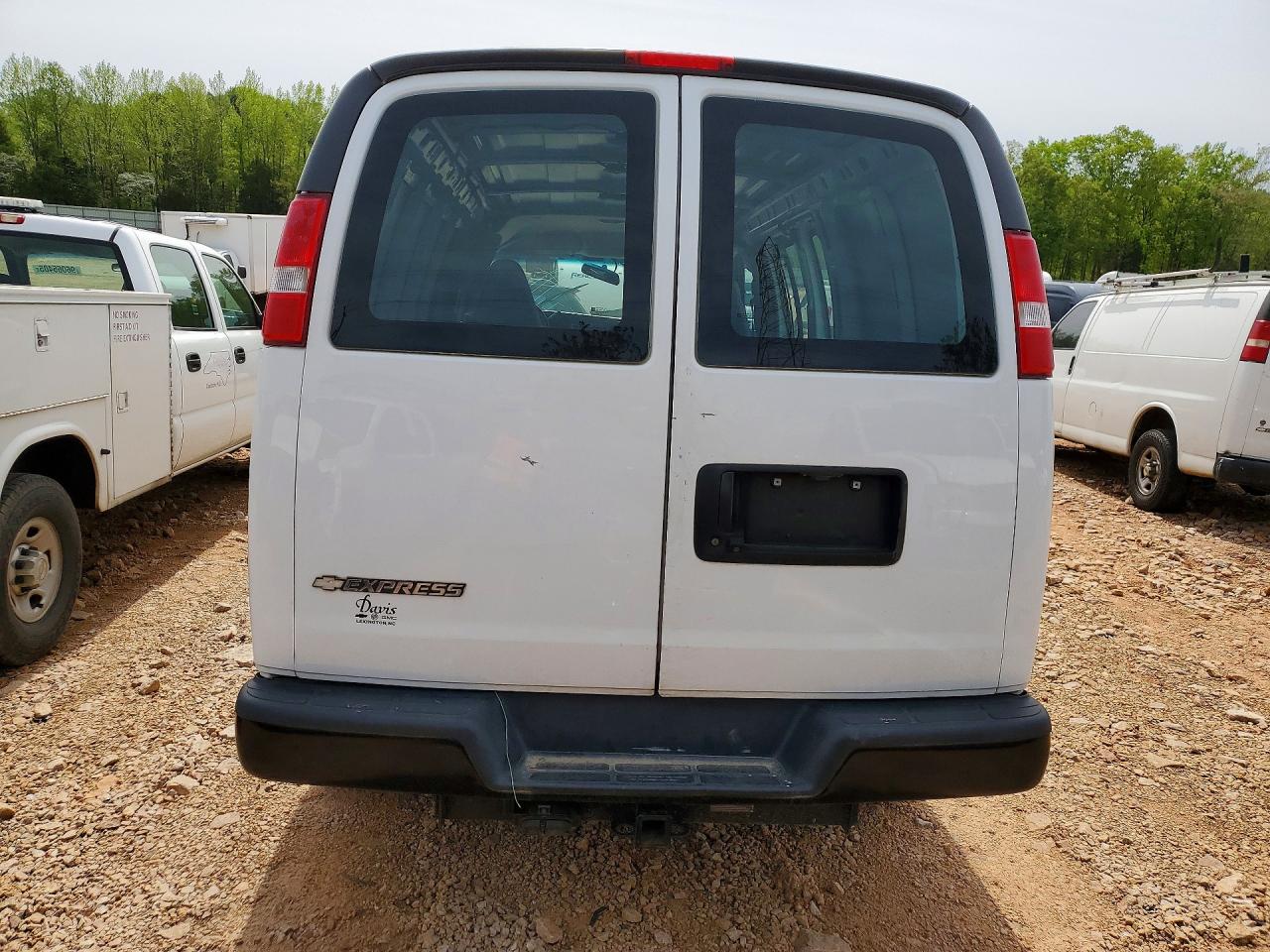 2017 CHEV Express VIN 1GCWGAFF5H1346431 photo 6