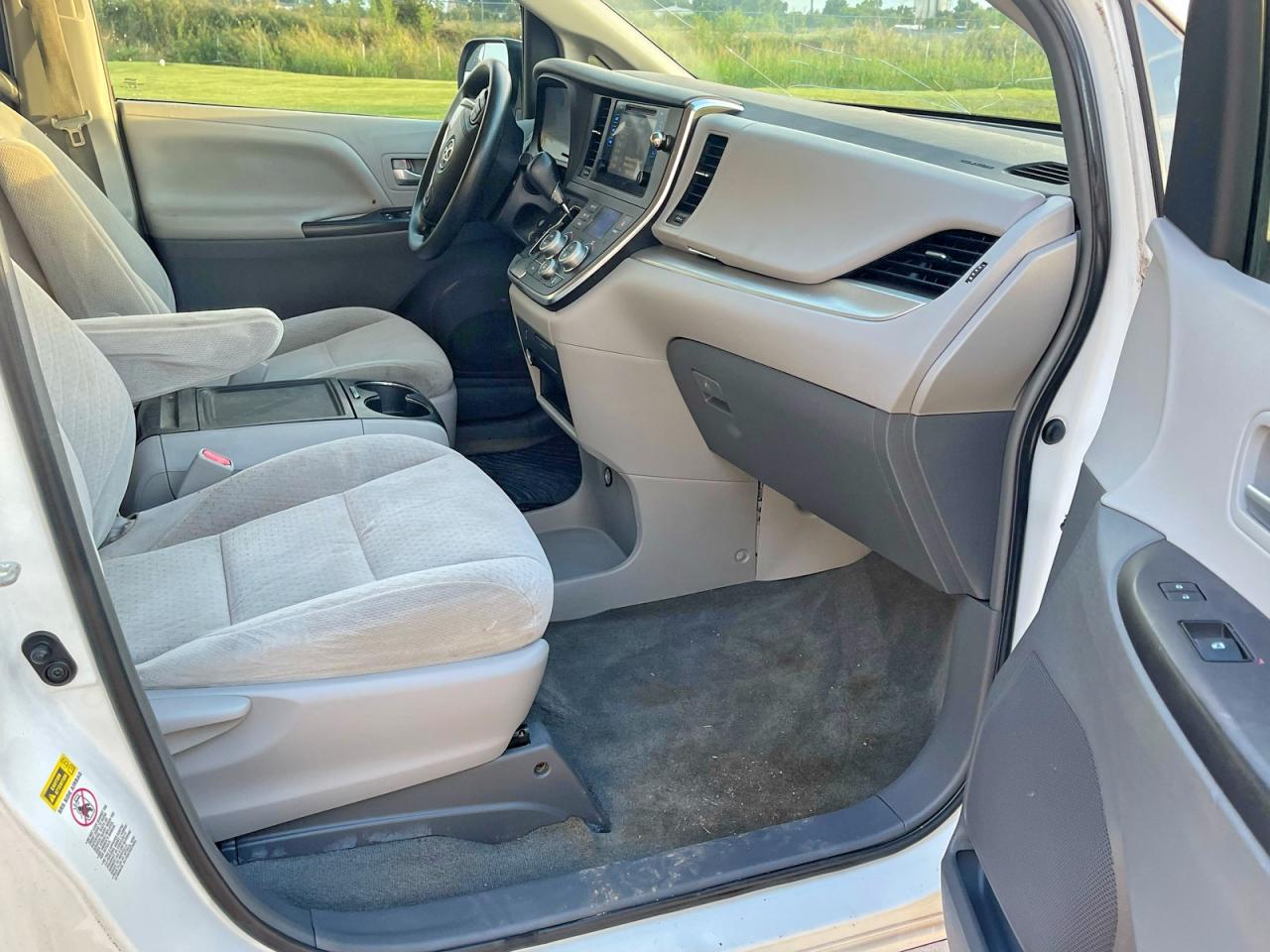 2015 Toyota Sienna VIN 5TDKK3DC3FS547083 photo 5