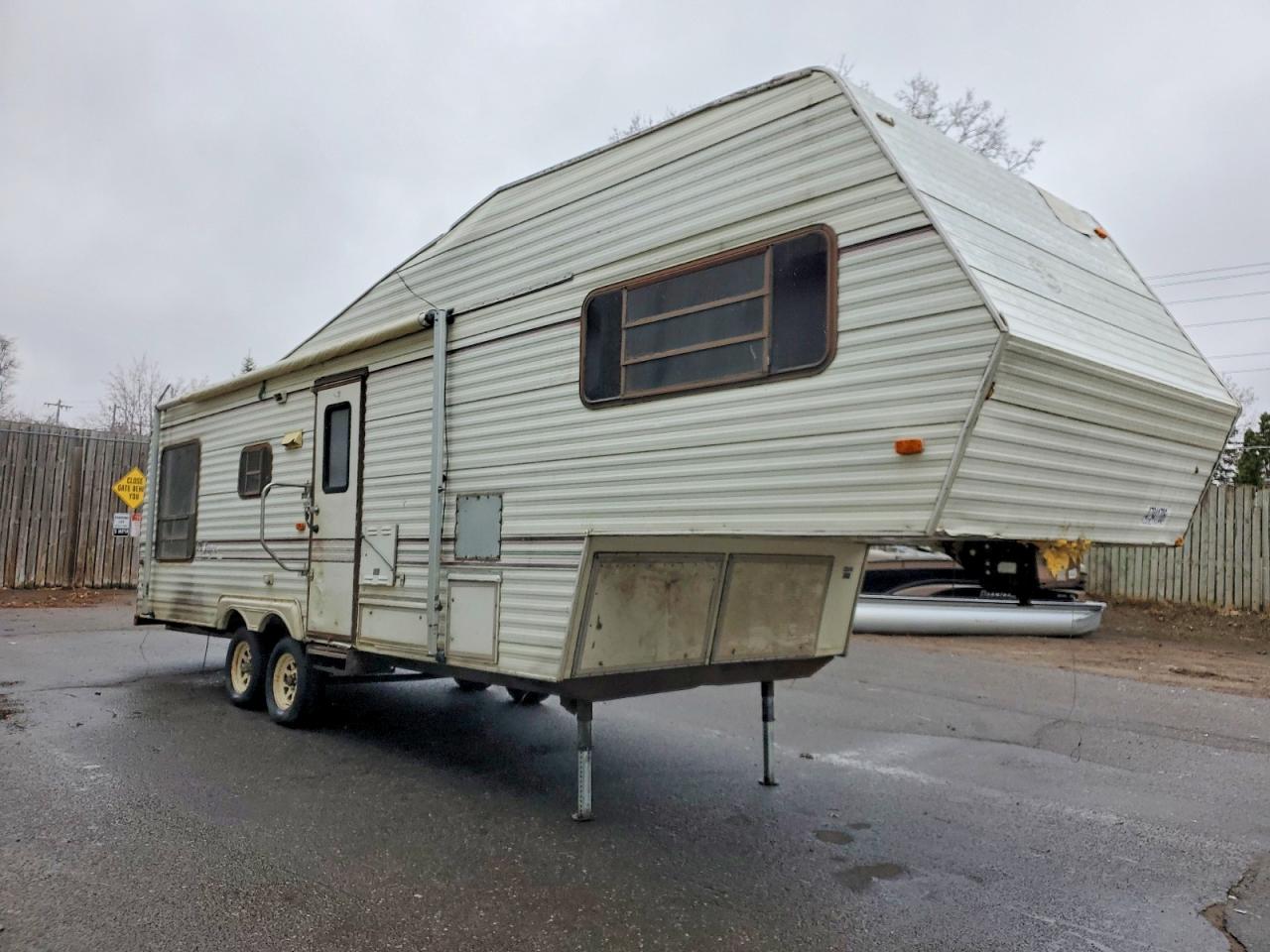 1990 JAYCO Rv trailer VIN 1UJCJ02P5L1KX0067 photo 1