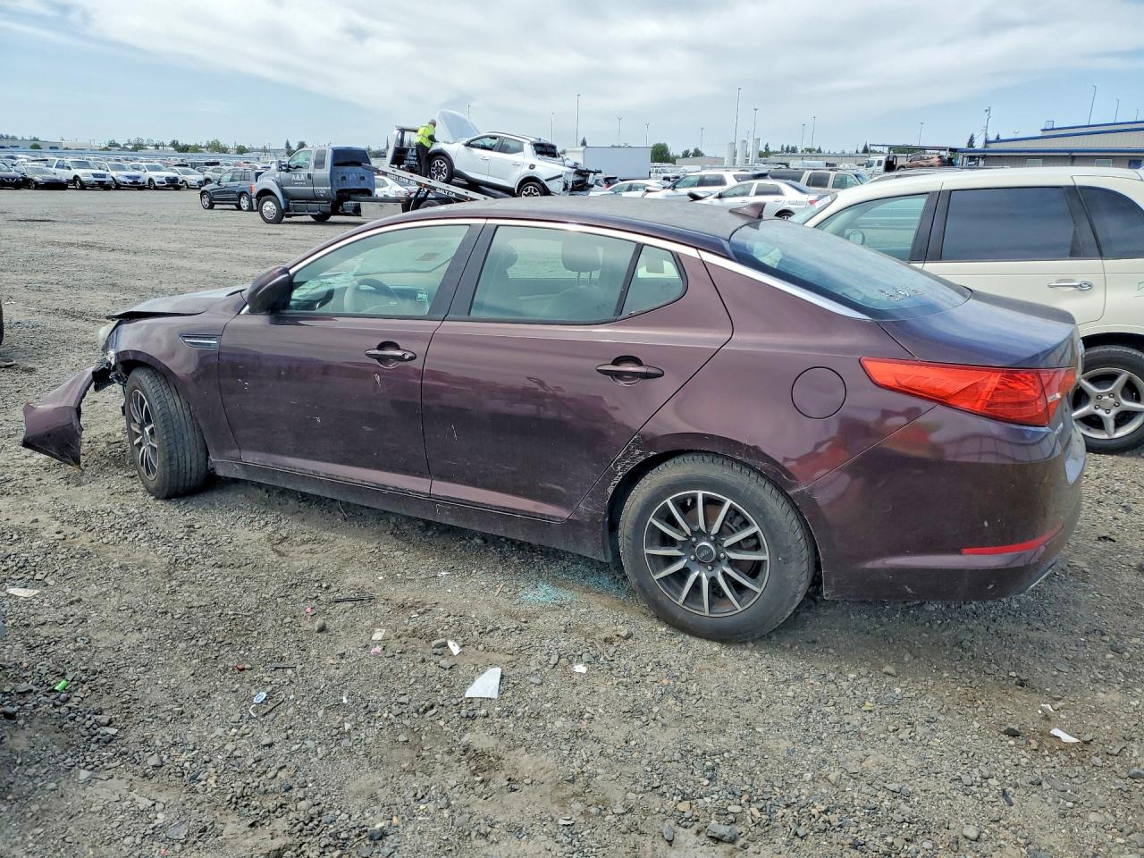 2011 Kia Optima VIN KNAGM4A79B5166557 photo 2