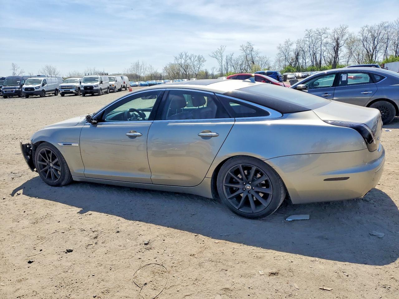 2013 Jaguar Xj VIN SAJWA1C75D8V43553 photo 2