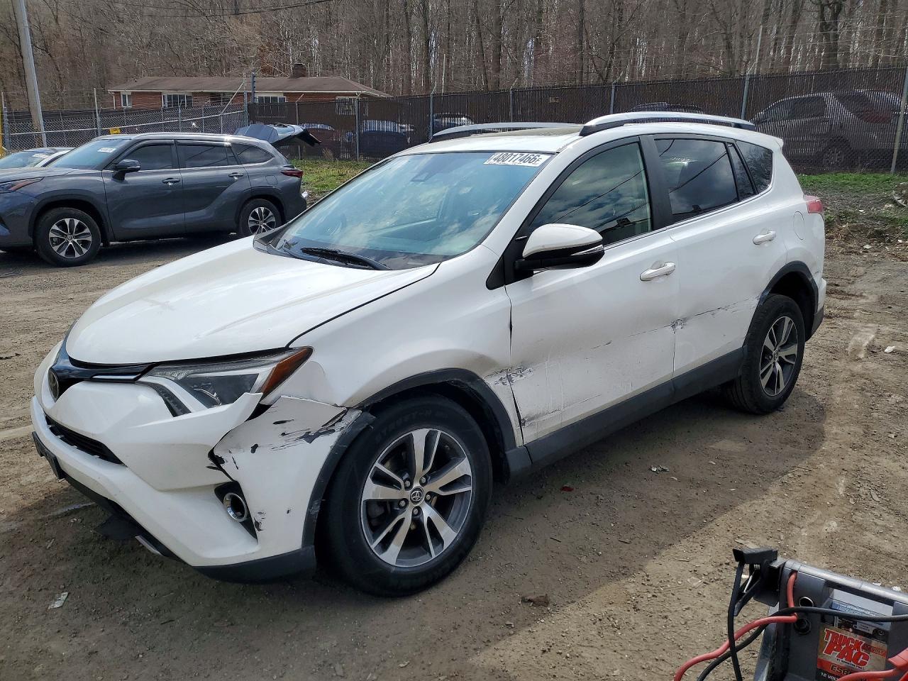 2018 Toyota Rav4 VIN JTMRFREV2JJ748081 photo 1