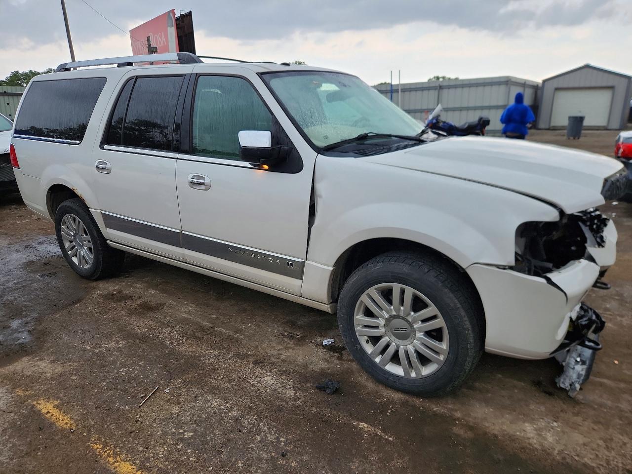 2013 Lincoln Navigator VIN 5LMJJ3J55DEL08991 photo 4