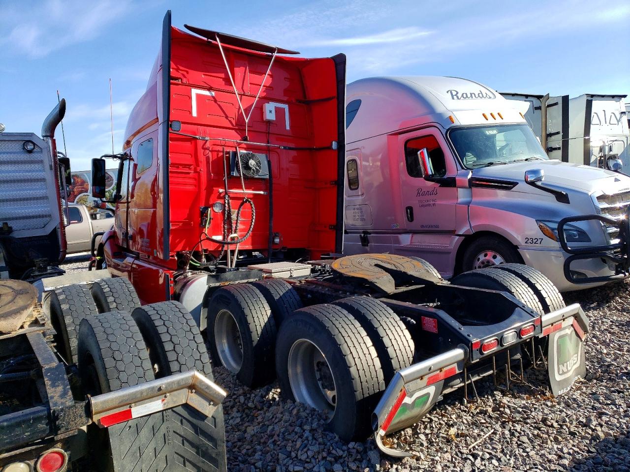 2024 Volvo Vnl VIN 4V4NC9EH8RN655883 photo 3
