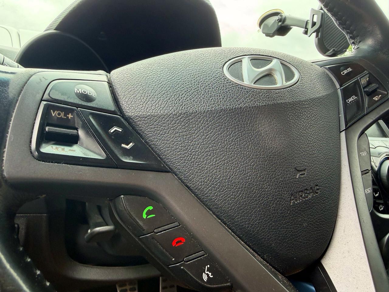 2014 Hyundai Veloster VIN KMHTC6AE3EU184542 photo 11