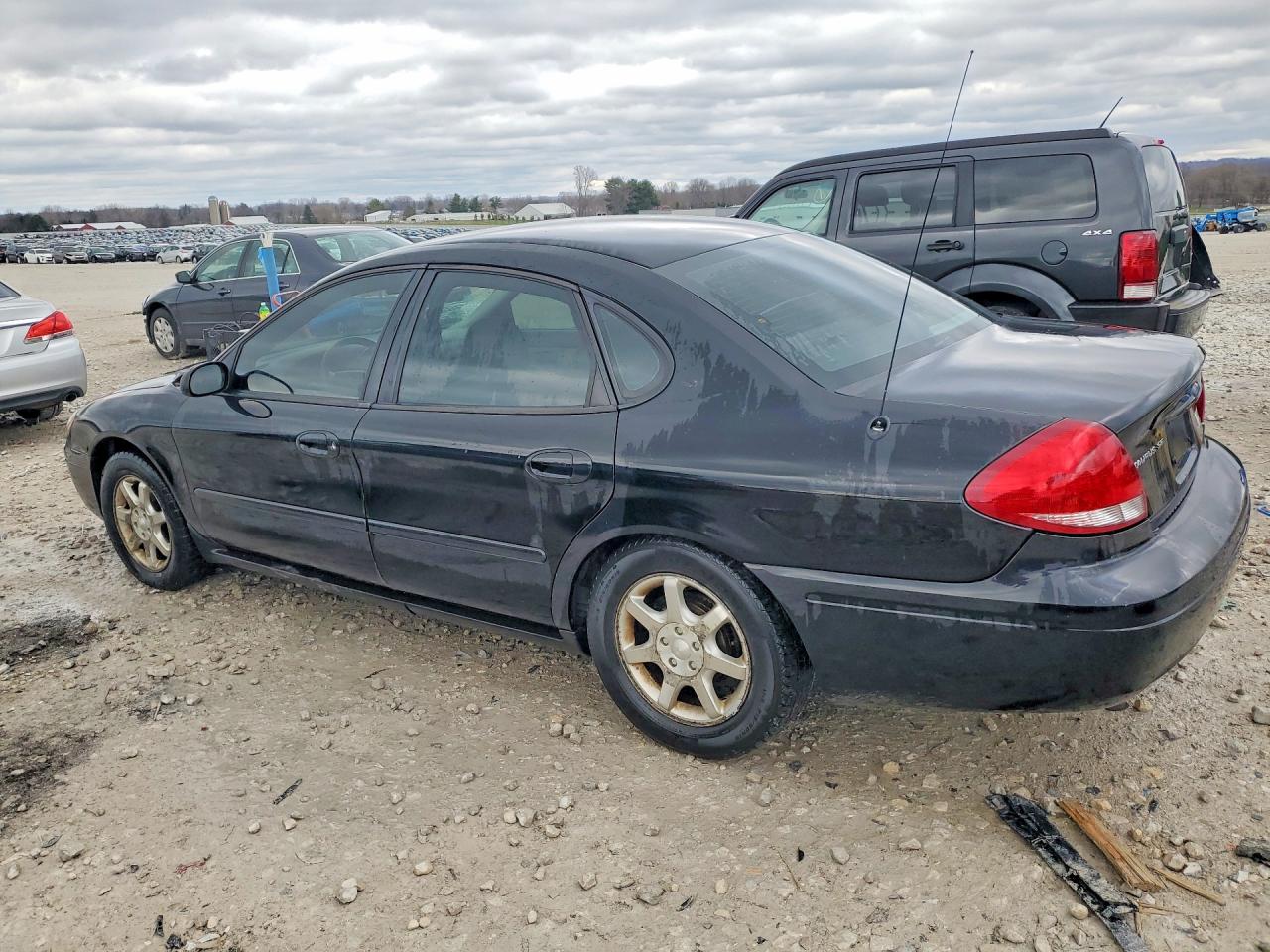 2007 Ford Taurus VIN 1FAHP53U27A116563 photo 2