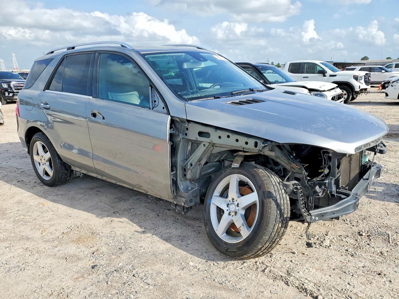 2014 Mercedes M-class VIN 4JGDA5JB5EA318446 photo 4