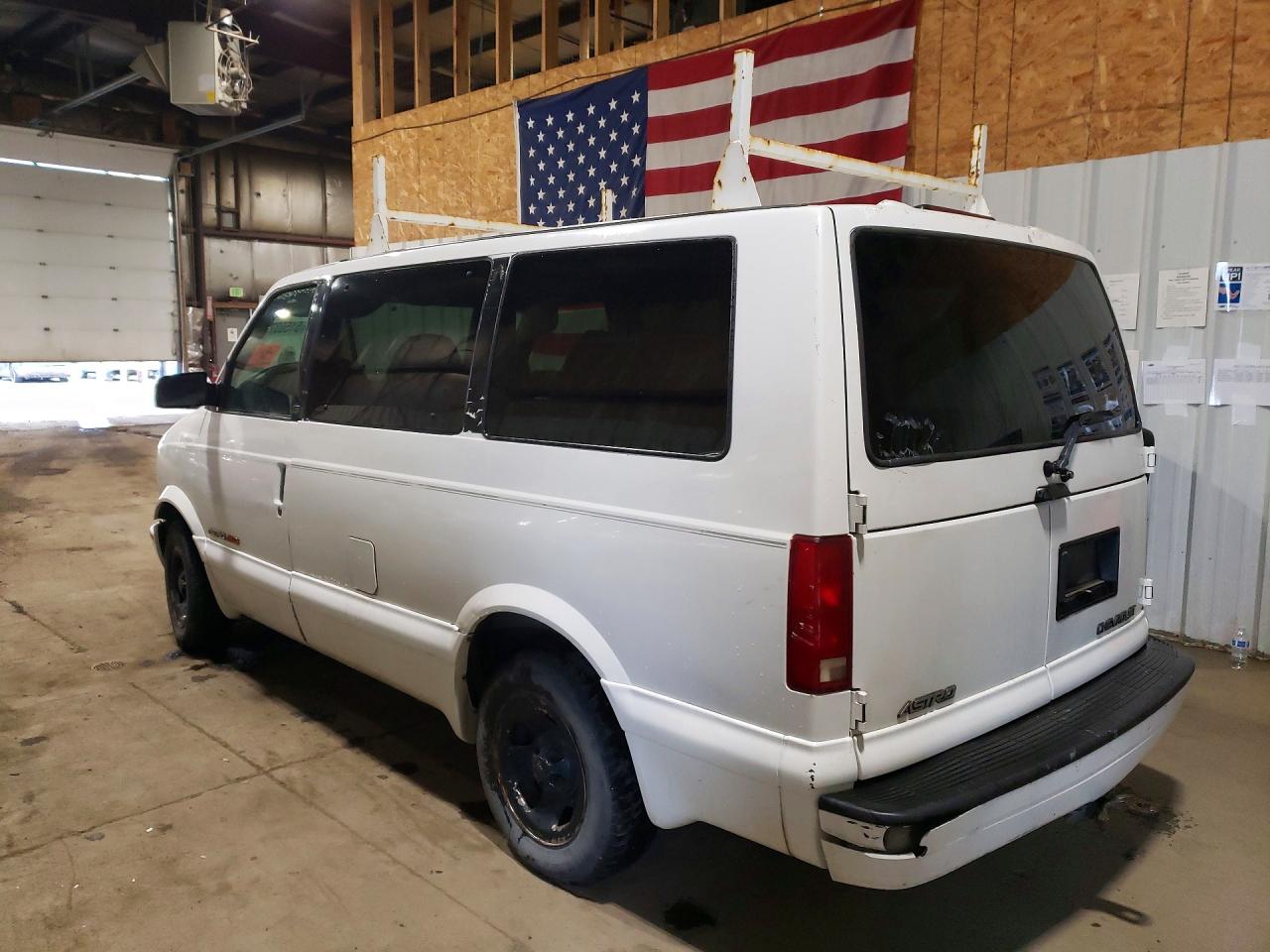 2001 CHEV Astro VIN 1GNEL19W41B126899 photo 2