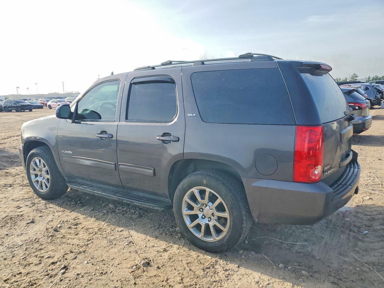 2010 GMC Yukon VIN 1GKMCCE31AR217720 photo 2