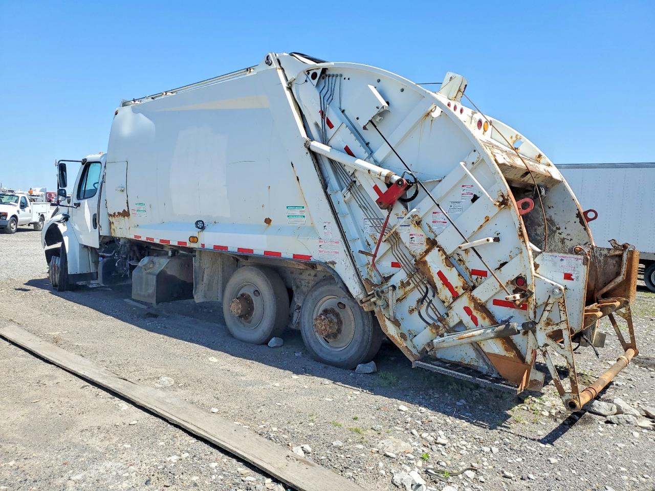 2016 FREIGHTLINER All other VIN 1FVHCYCY2GHGT3838 photo 3
