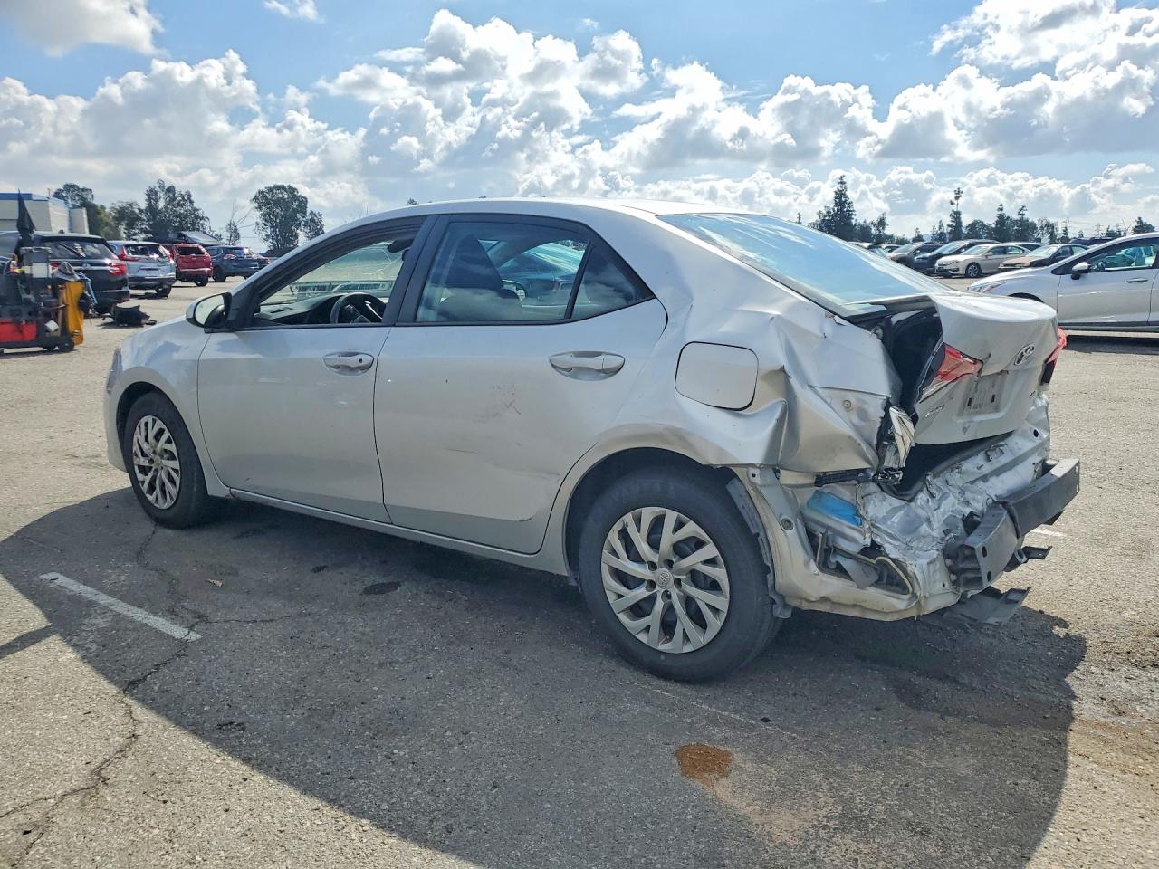 2019 TOYT Corolla VIN 5YFBURHE8KP913888 photo 2