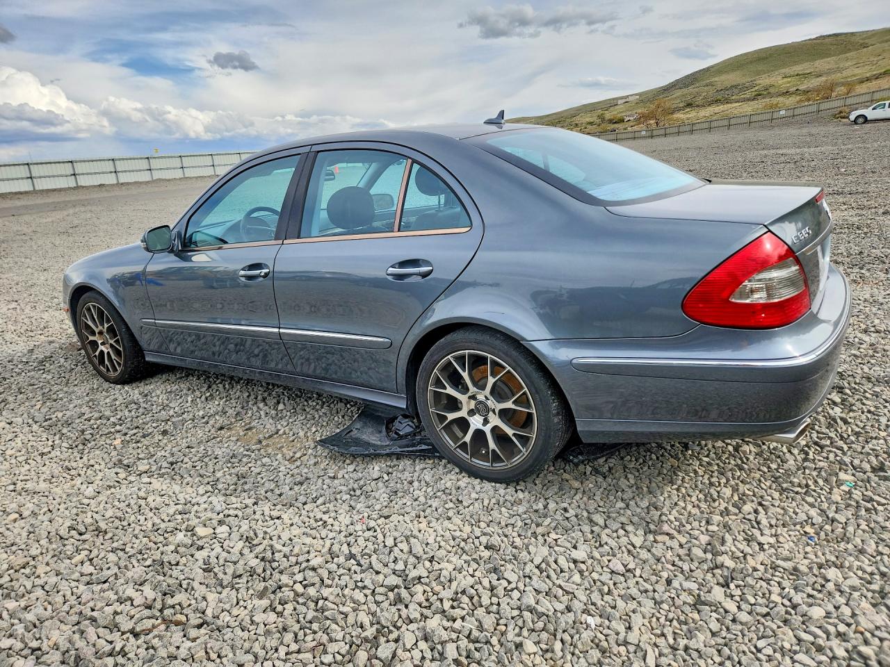 2008 Mercedes-Benz E-class VIN WDBUF87X88B305925 photo 2