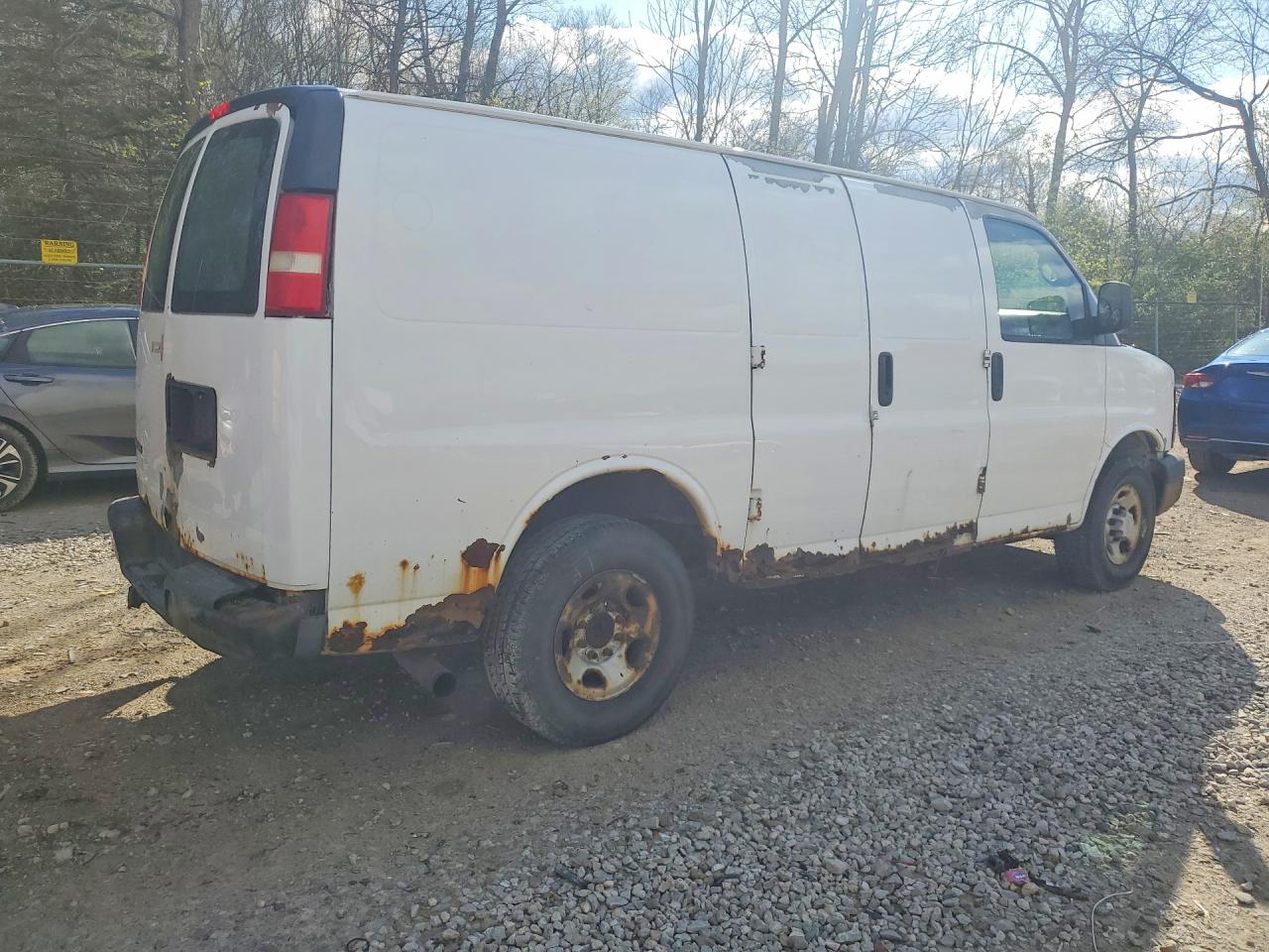 2007 CHEV Express VIN 1GCGG25V271241508 photo 3