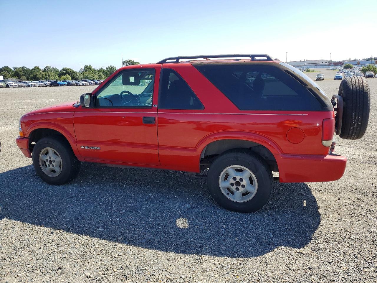 2000 CHEV Blazer VIN 1GNCT18W7YK166591 photo 2