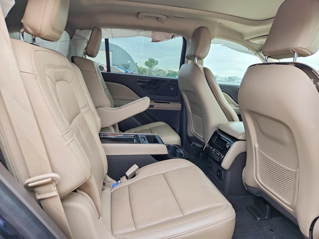 2023 Lincoln Aviator VIN 5LM5J7XC9PGL02344 photo 11