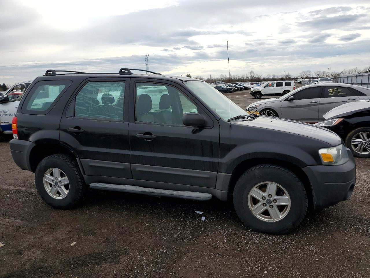 2006 Ford Escape VIN 1FMYU92Z56KA07560 photo 4