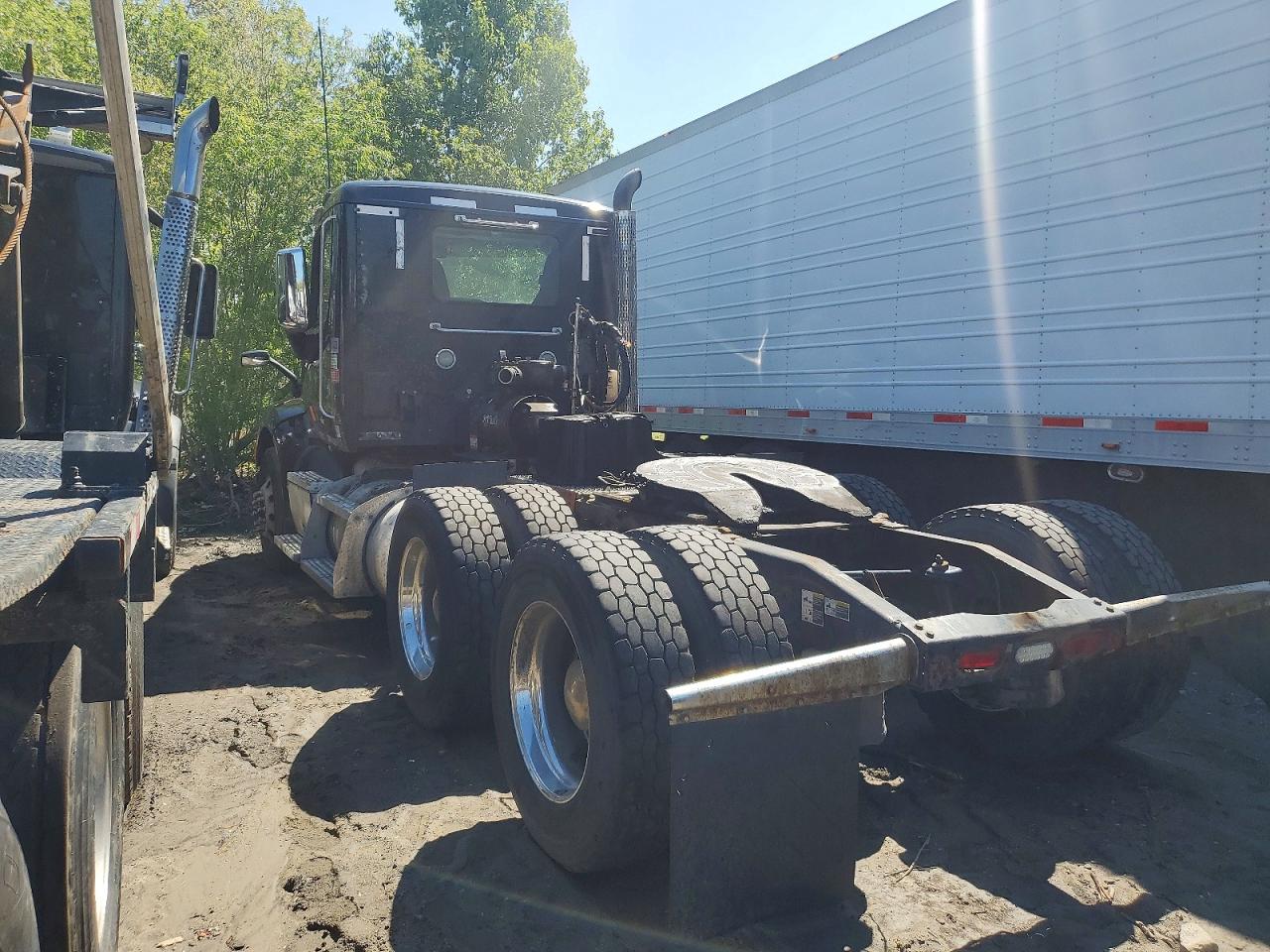 2017 PETERBILT All other VIN 1XPBDP9X8HD450746 photo 3
