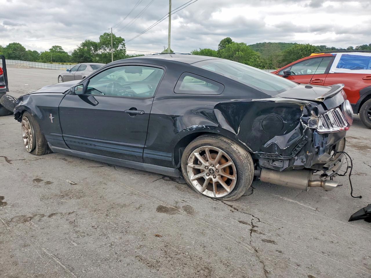 2011 Ford Mustang VIN 1ZVBP8AM3B5105929 photo 2