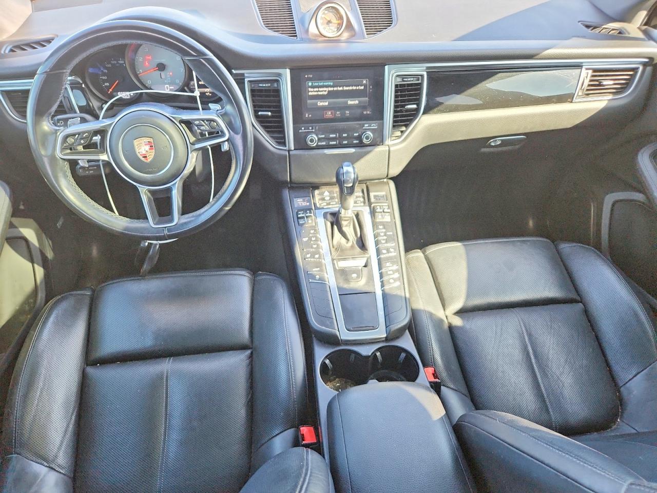 2017 Porsche Macan VIN WP1AB2A54HLB13902 photo 8