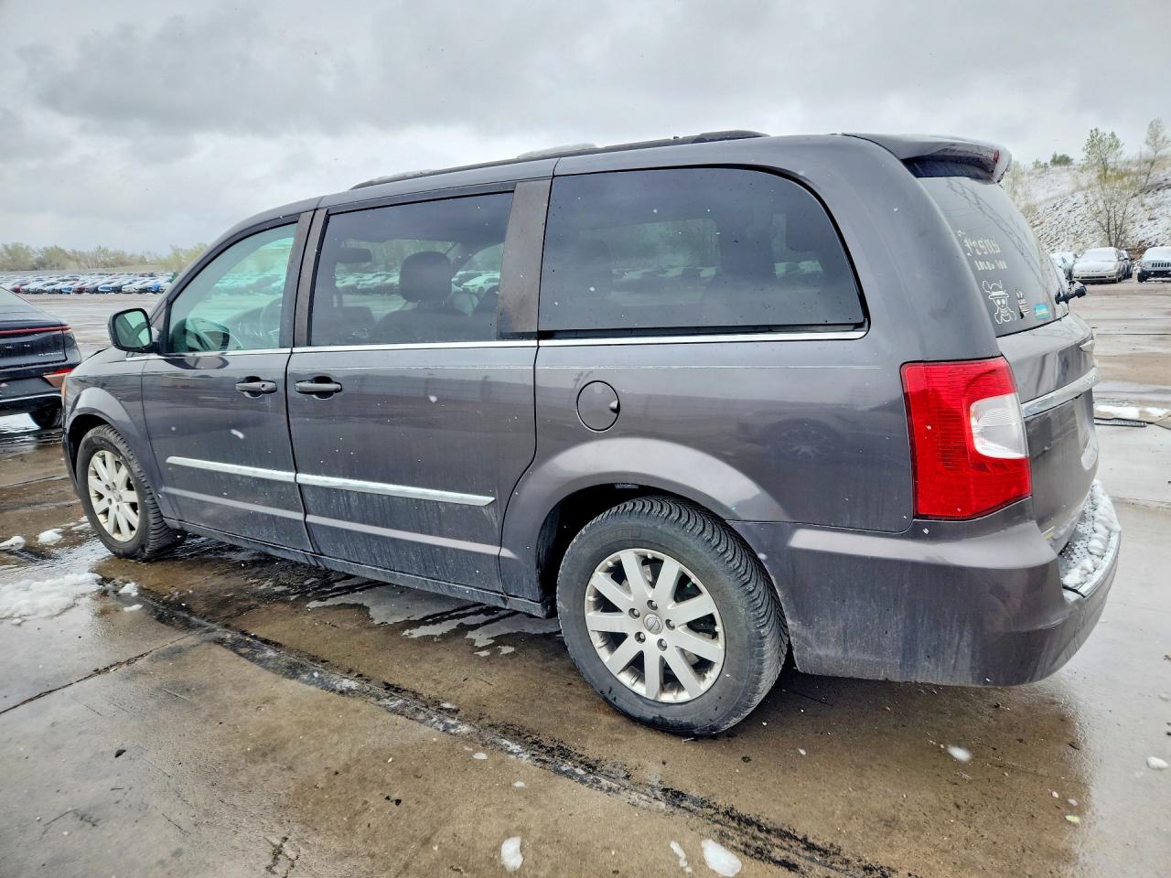 2015 Chrysler Minivan VIN 2C4RC1BG7FR739301 photo 2