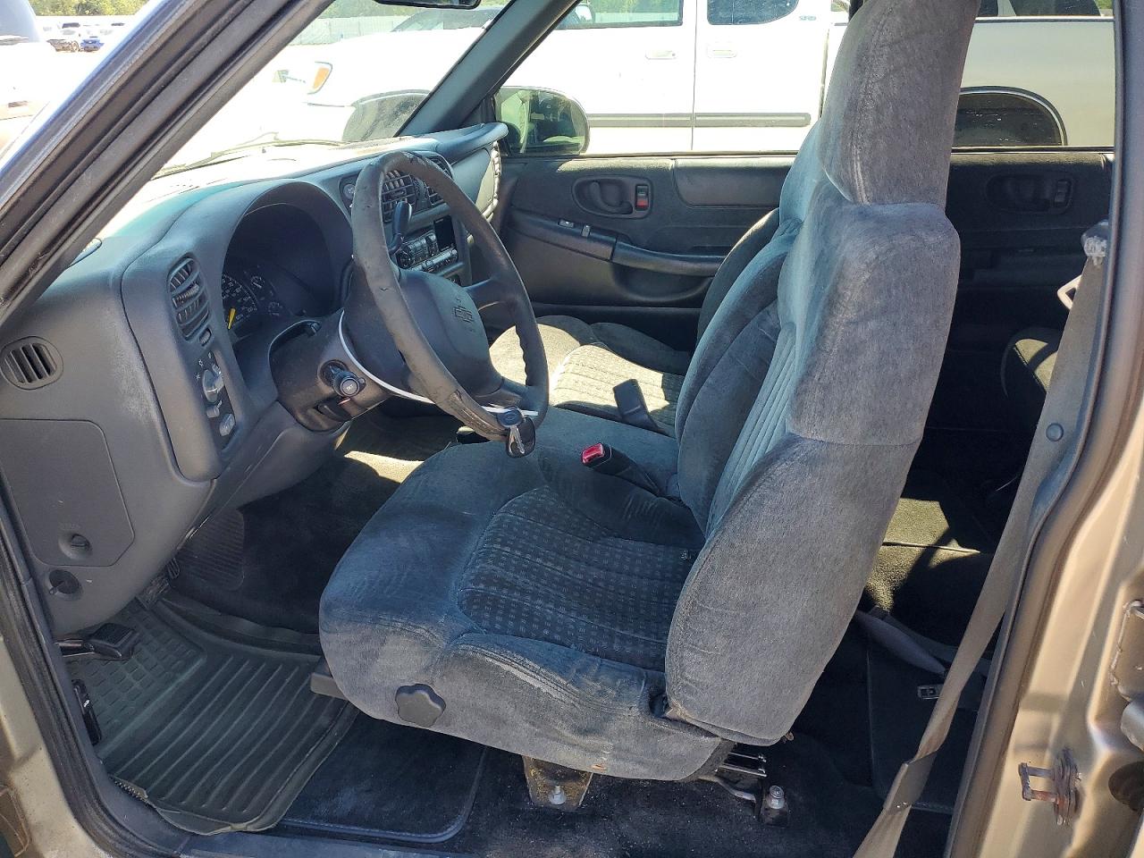 2000 CHEV Blazer VIN 1GNDT13W7YK207801 photo 7