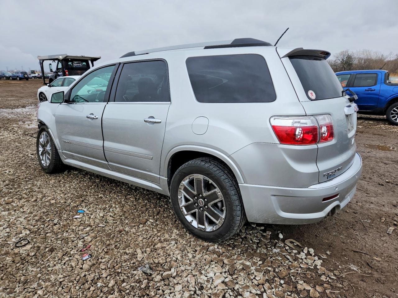 2011 GMC Acadia den VIN 1GKKVTED5BJ410480 photo 2