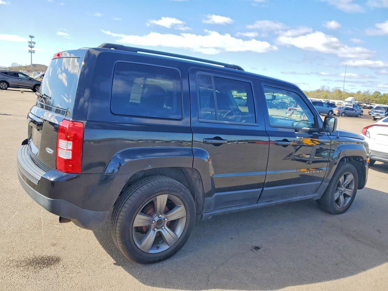 2014 Jeep Patriot VIN 1C4NJPFA5ED697158 photo 3