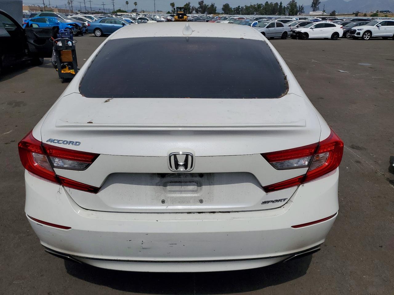 2018 Honda Accord VIN 1HGCV1F31JA147883 photo 6