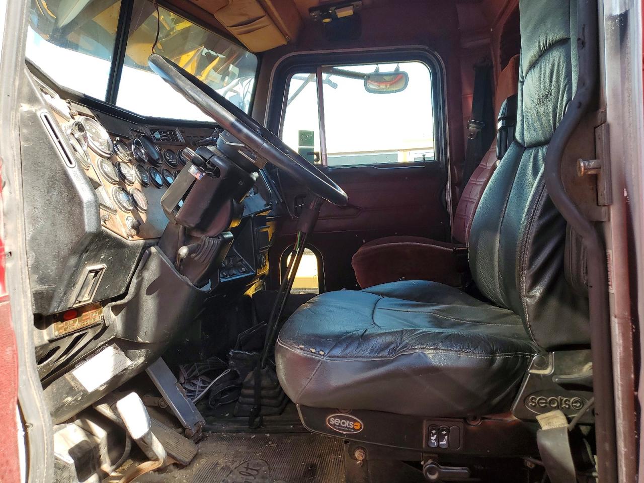2000 PETERBILT All models VIN 1XPFDU9X0YN481192 photo 5
