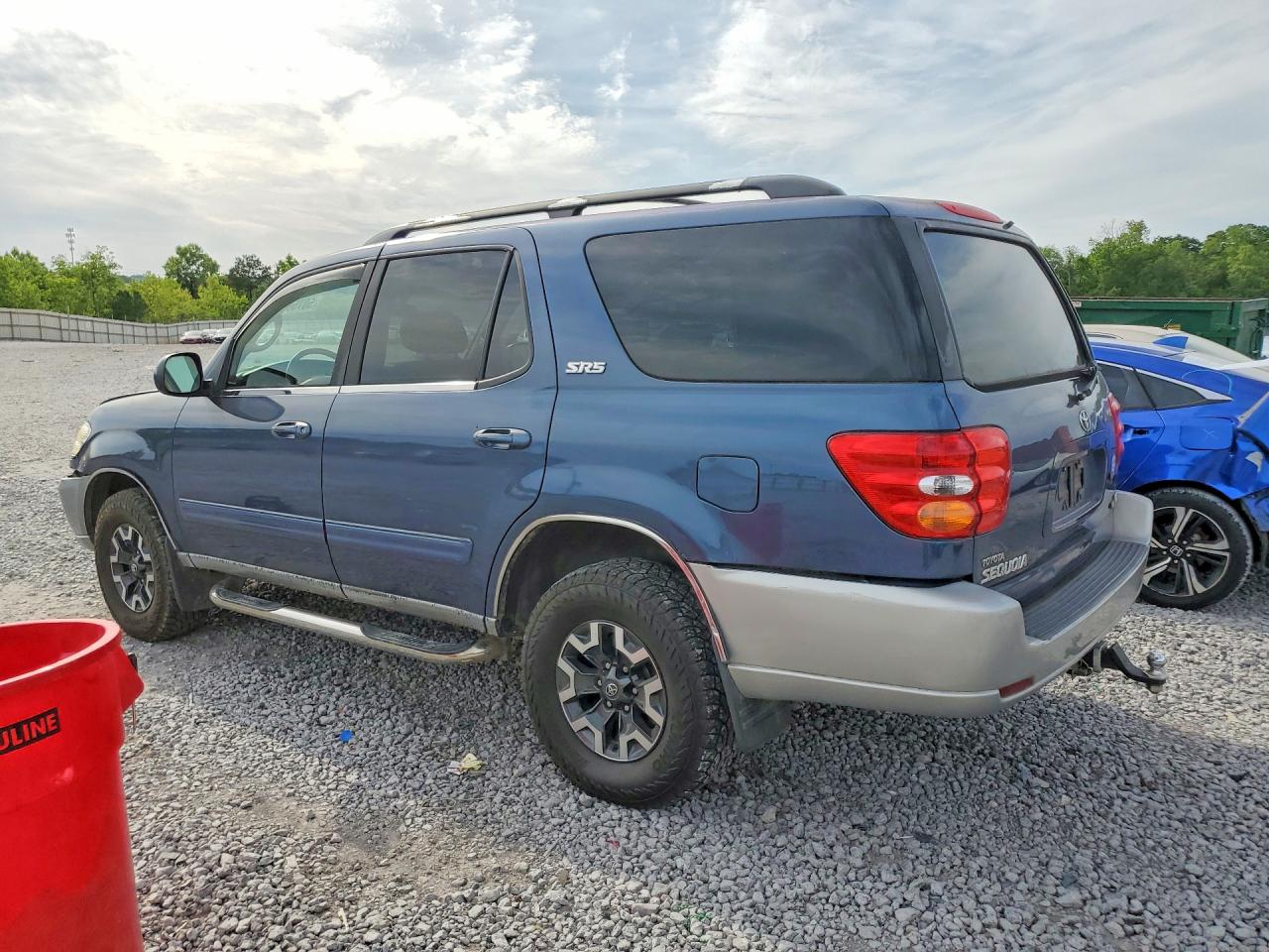 2002 TOYT Sequoia VIN 5TDZT34A02S097543 photo 2