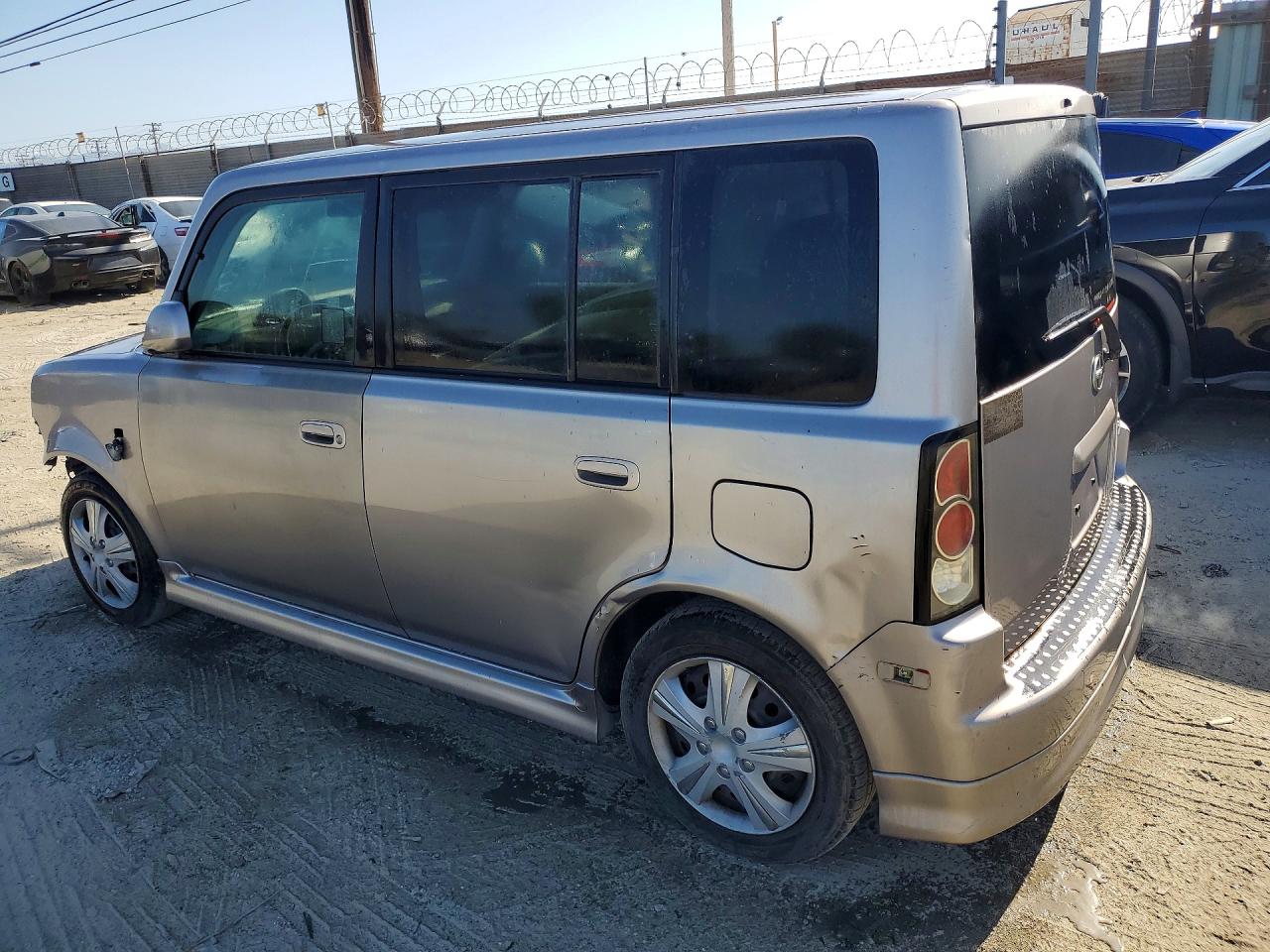 2005 TOYOTA Scion VIN JTLKT324154020117 photo 2