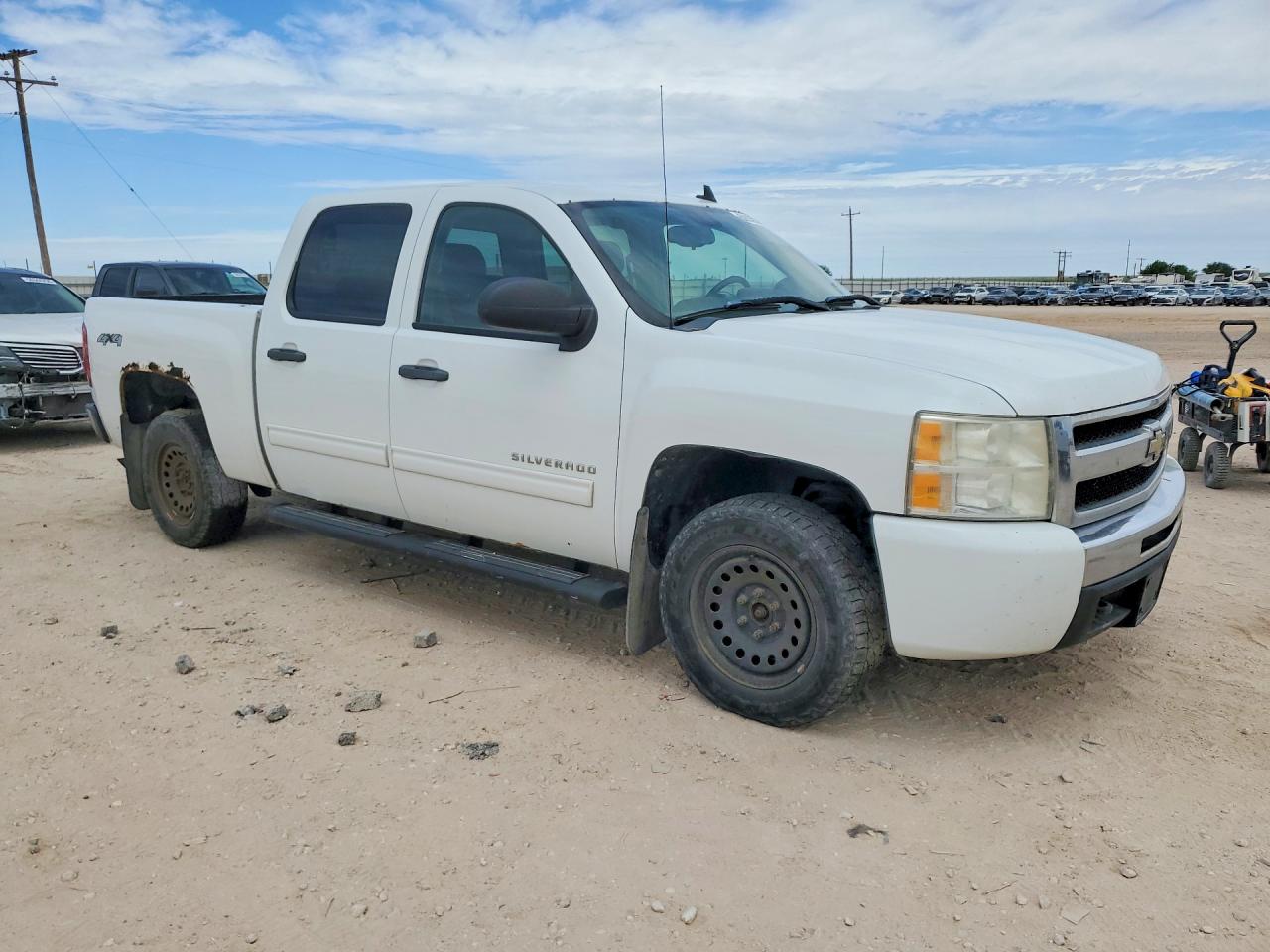 2011 Chevrolet Silverado VIN 3GCPKSE38BG164523 photo 4