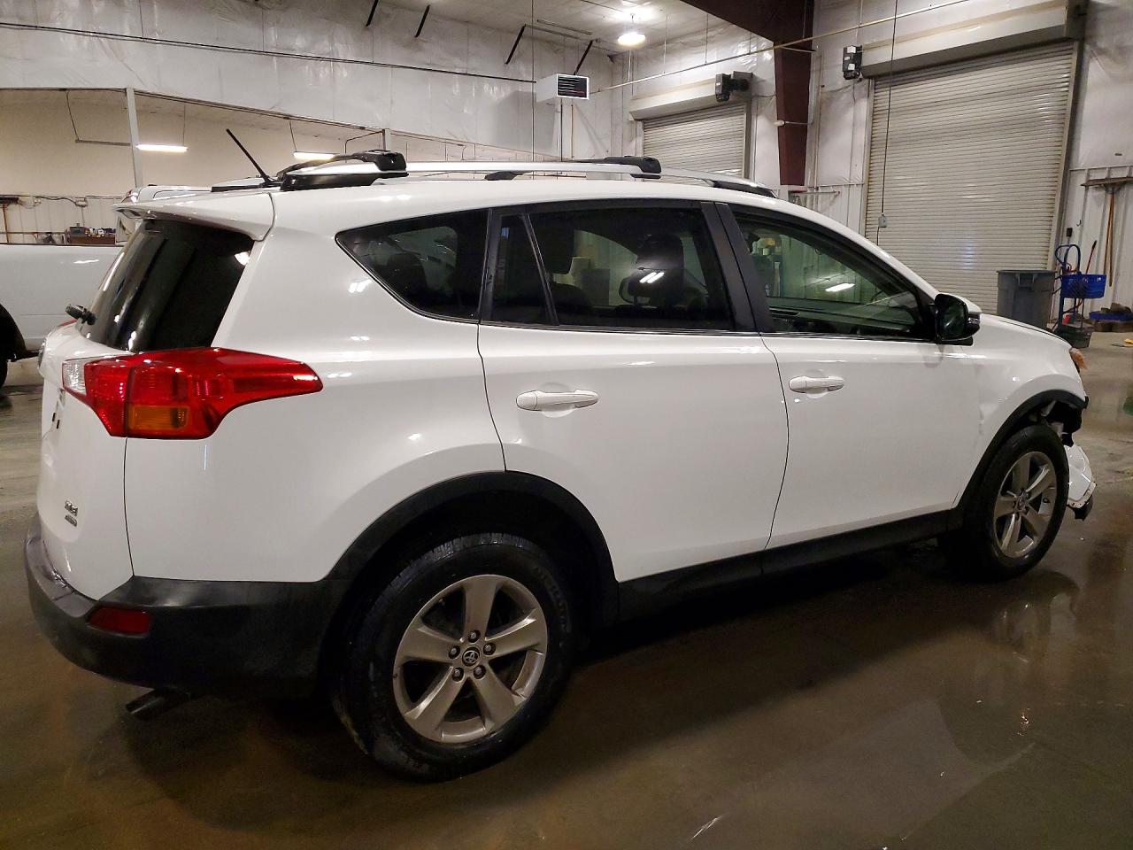 2015 Toyota Rav4 VIN JTMRFREV2FD157500 photo 3