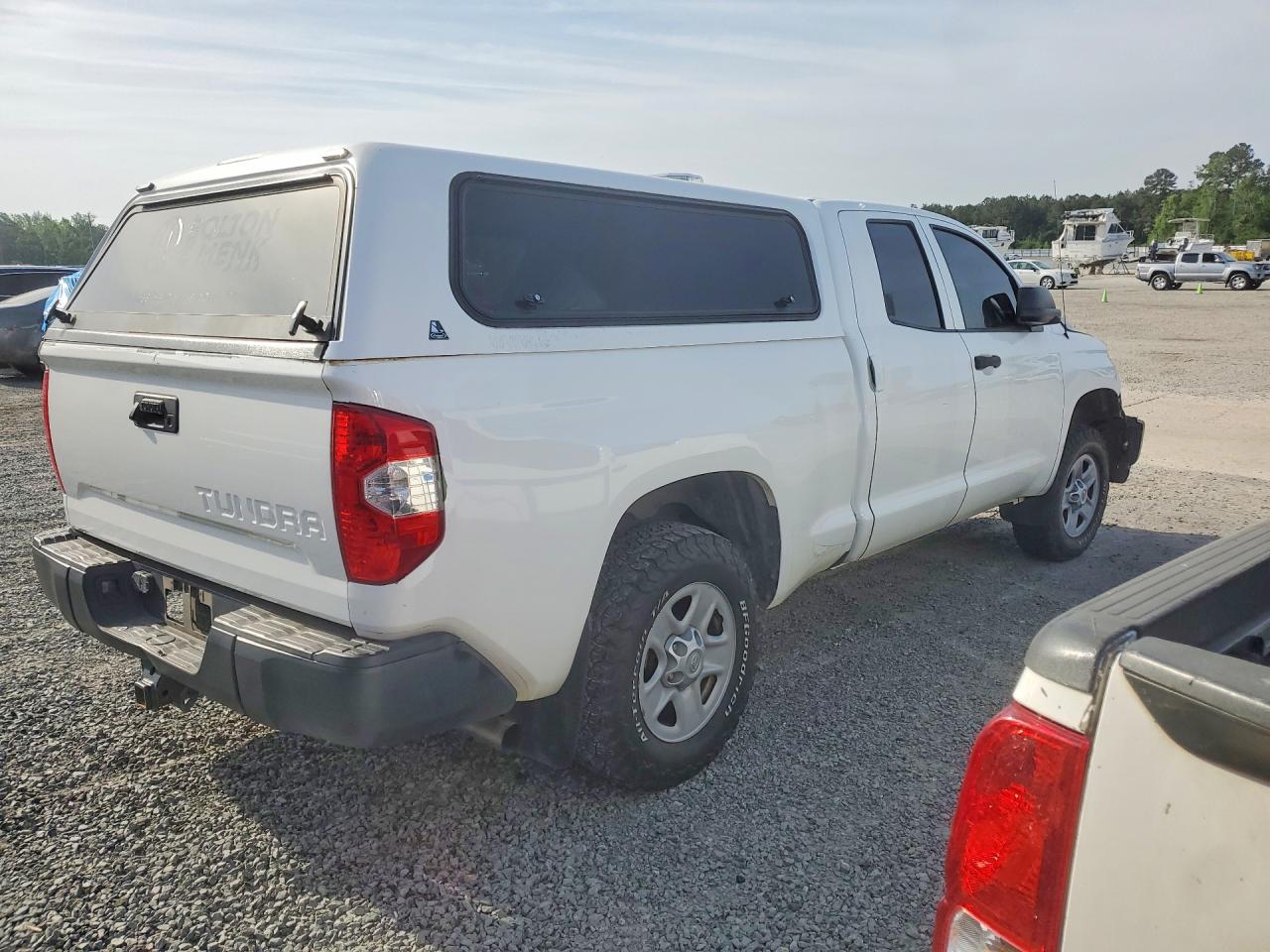 2018 Toyota Tundra VIN 5TFRM5F19JX126262 photo 3