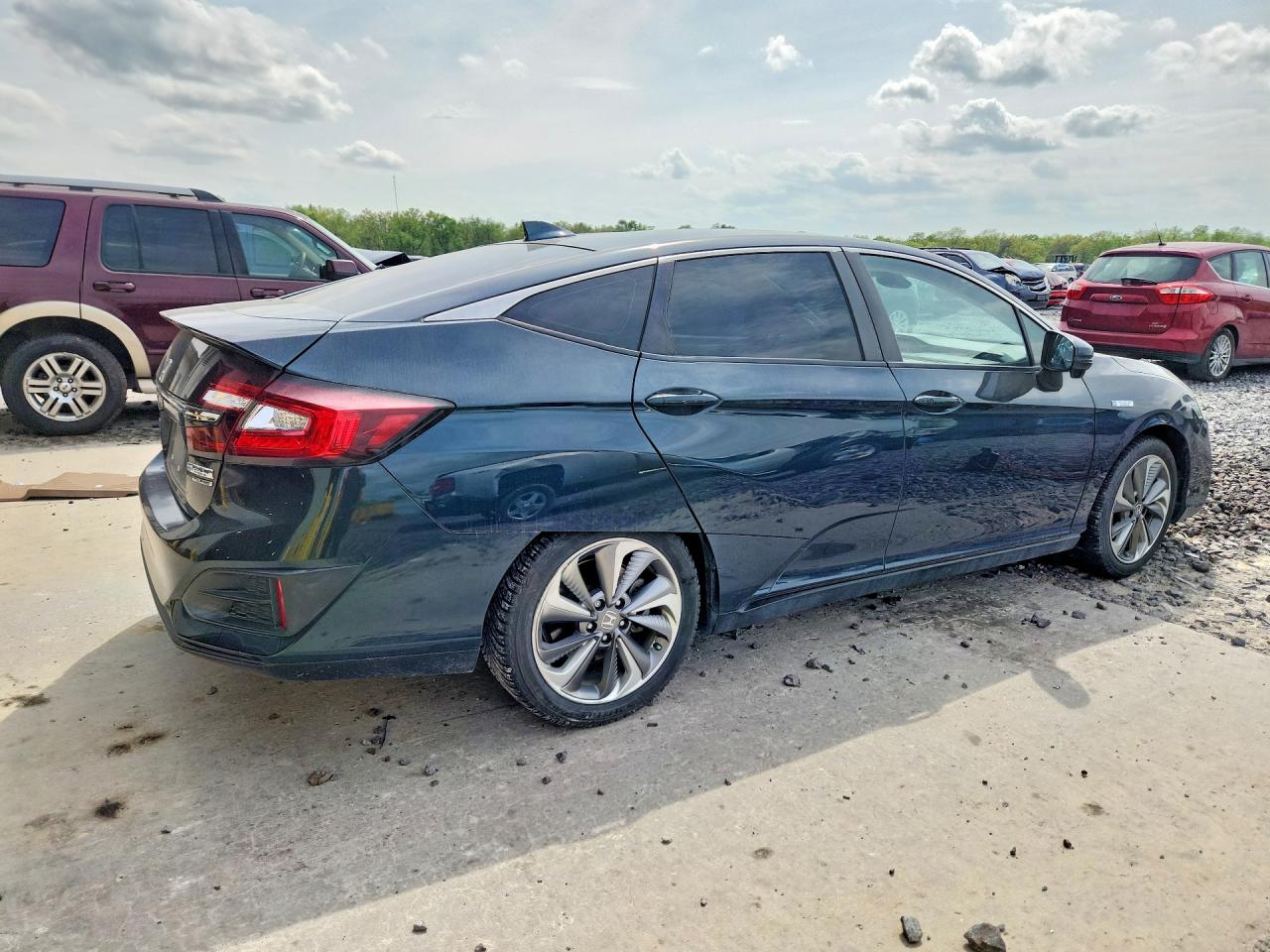 2018 Honda Clarity VIN JHMZC5F37JC010830 photo 3