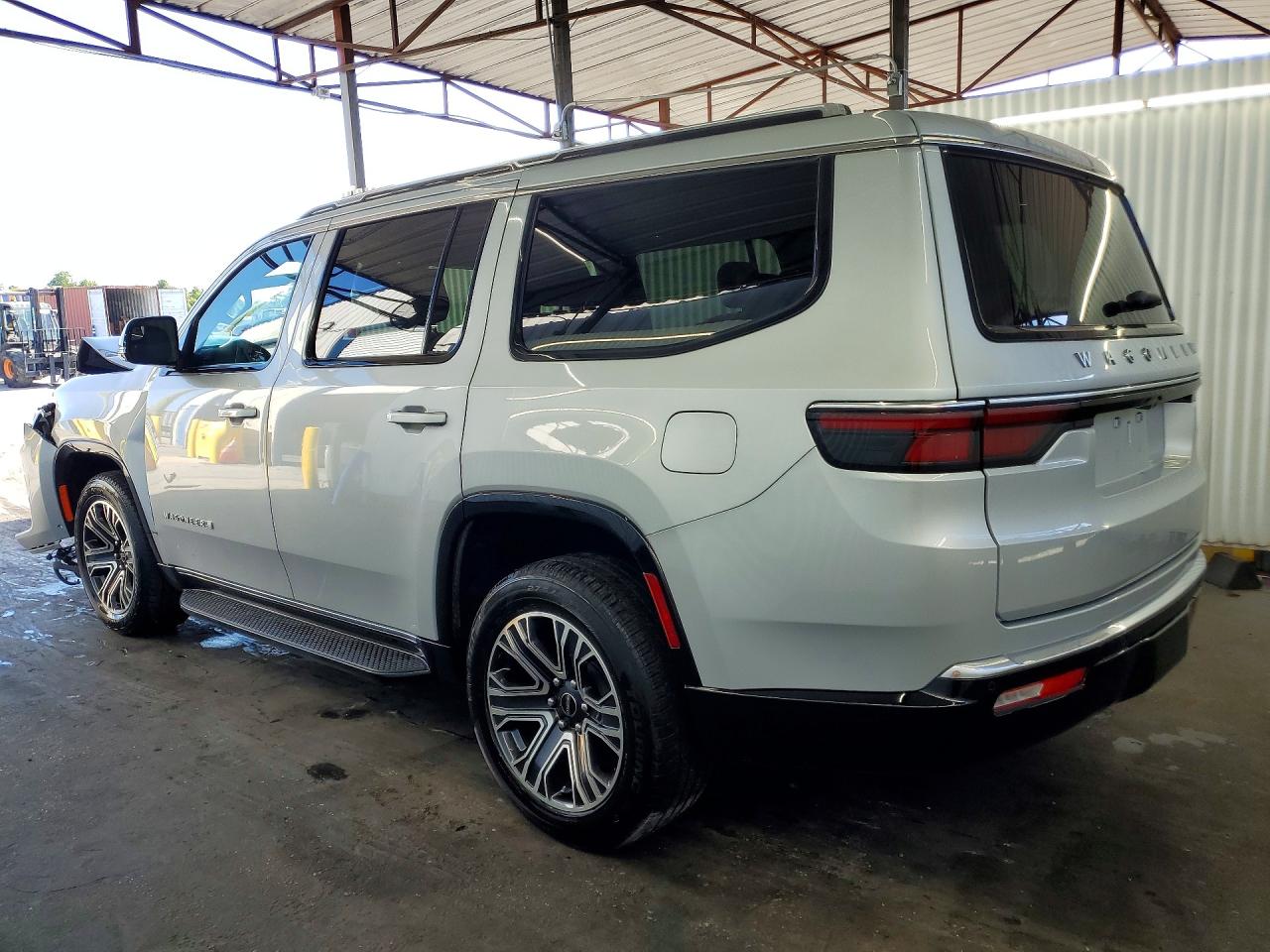 2025 Jeep Wagoneer VIN 1C4SJUBP7SS521179 photo 2