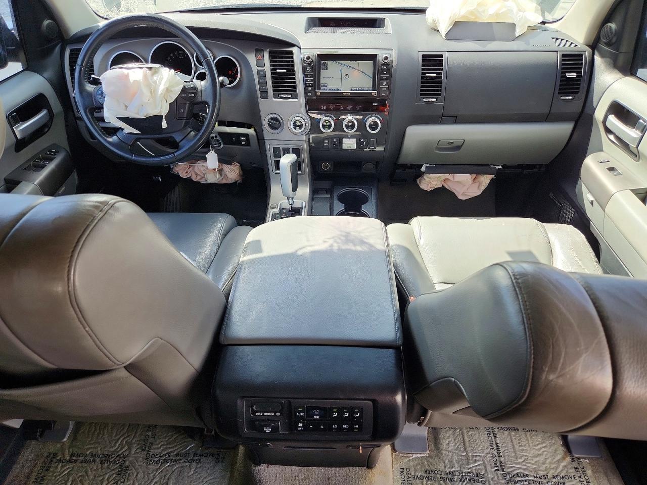 2011 Toyota Sequoia VIN 5TDJW5G1XBS052007 photo 8